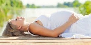 8 απλοί τρόποι για να διευκολύνουν την εγκυμοσύνη και να διώξουν τον πόνο στην πλάτη